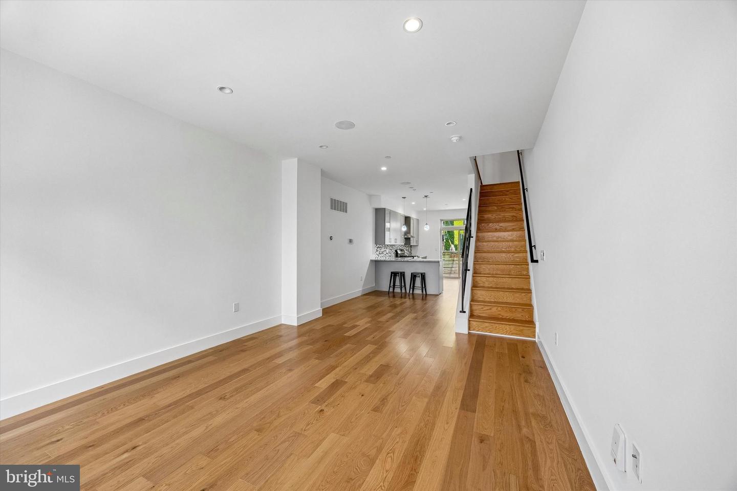 405 Greenwich St Property Photo 5