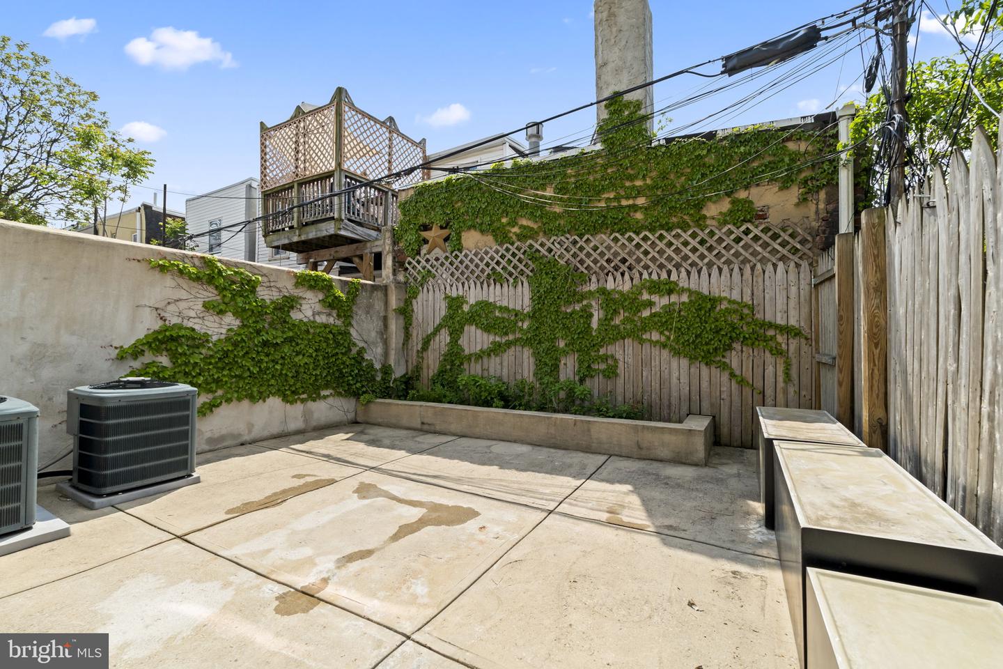 530 Dickinson St Property Photo 13