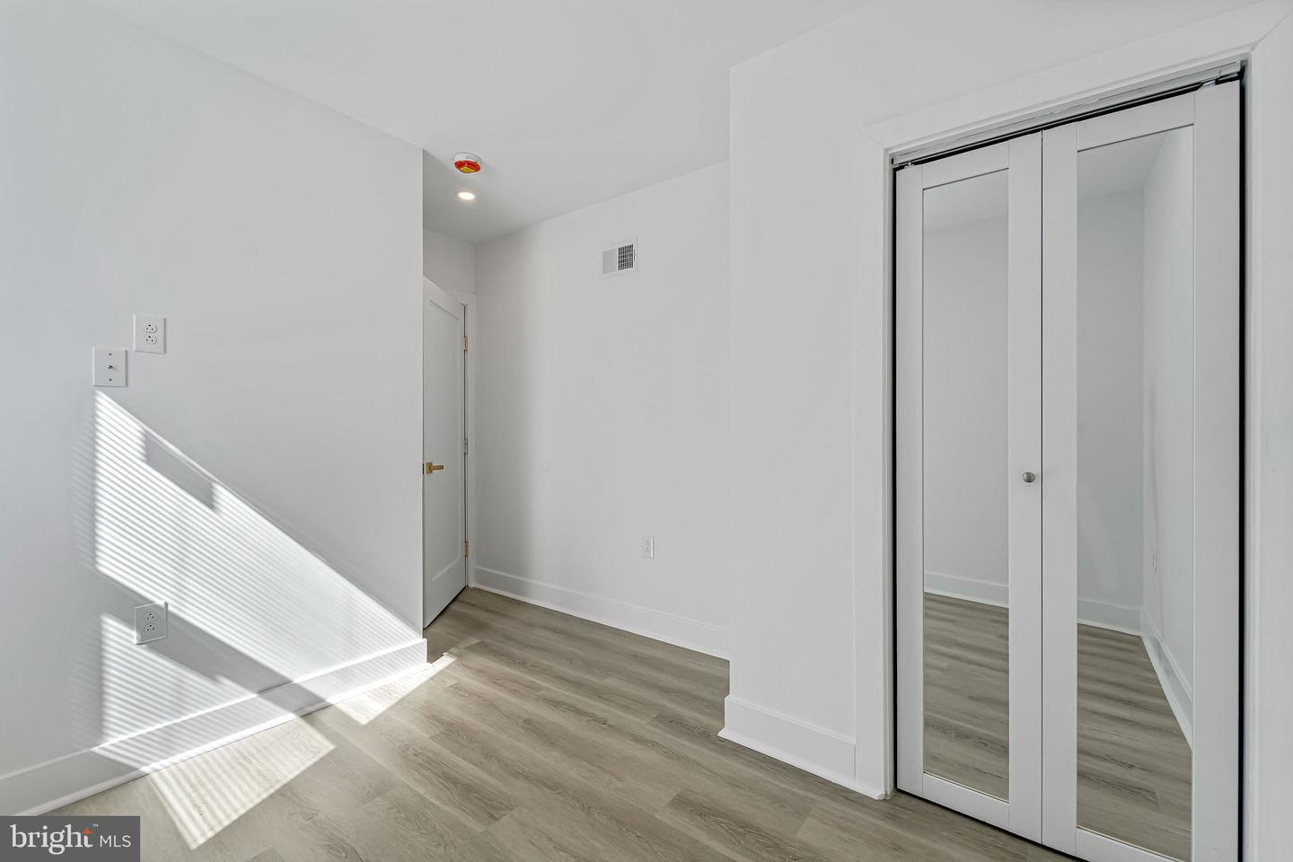 5540 W Oxford St Property Photo 12