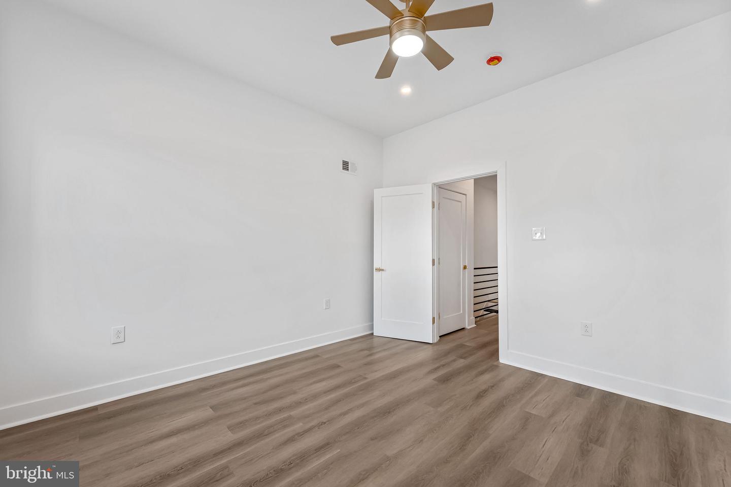 5540 W Oxford St Property Photo 18