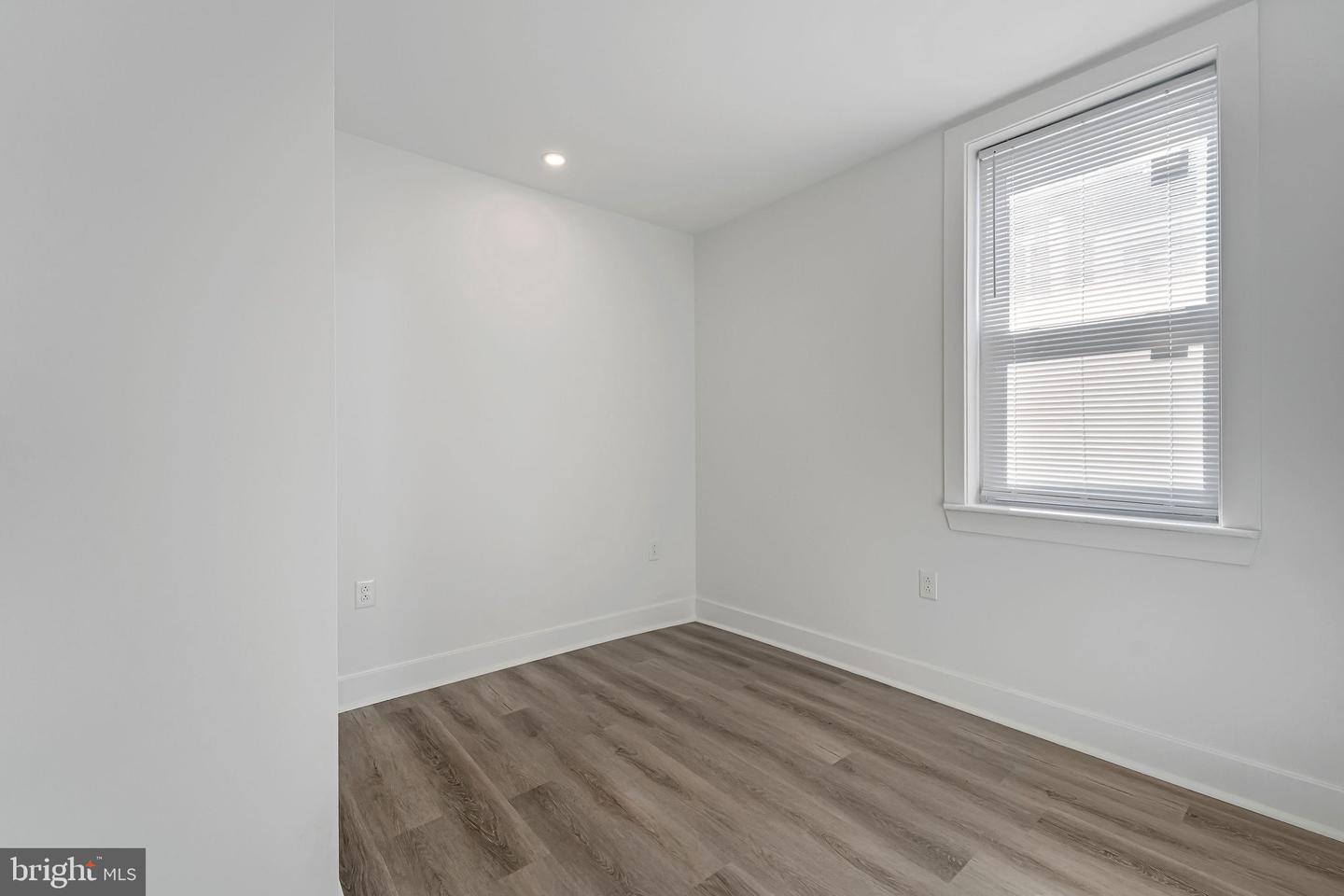 5540 W Oxford St Property Photo 19