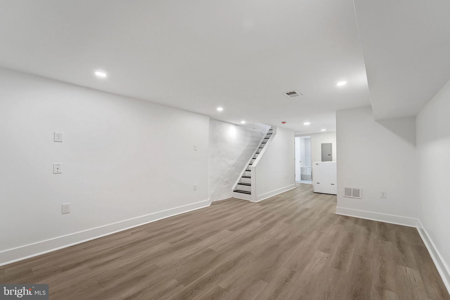 5540 W Oxford St Property Photo 21