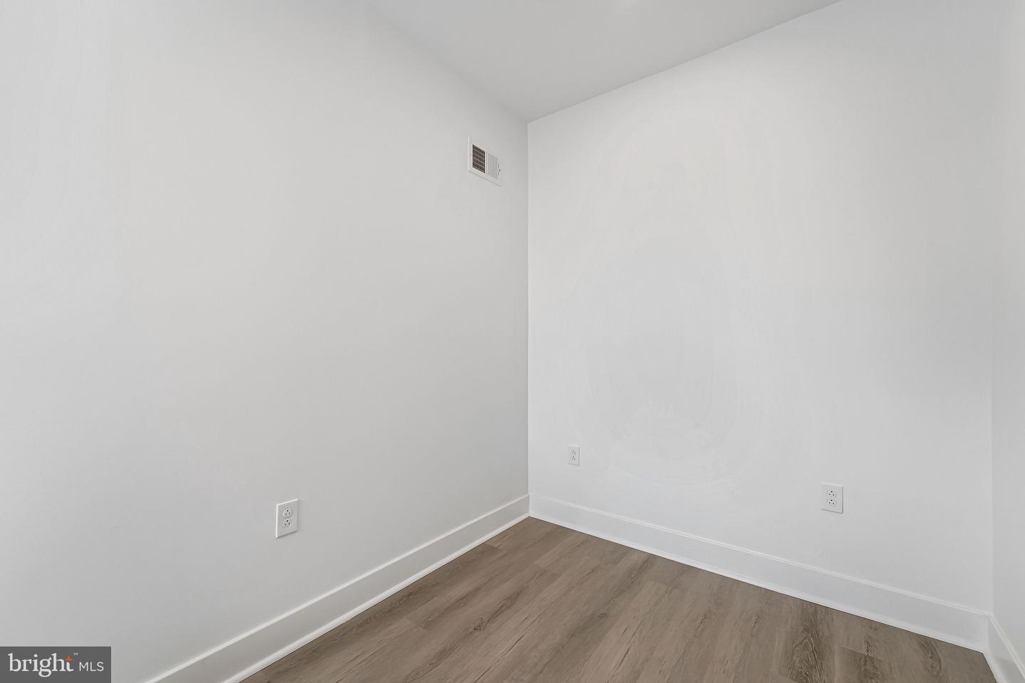 5540 W Oxford St Property Photo 22