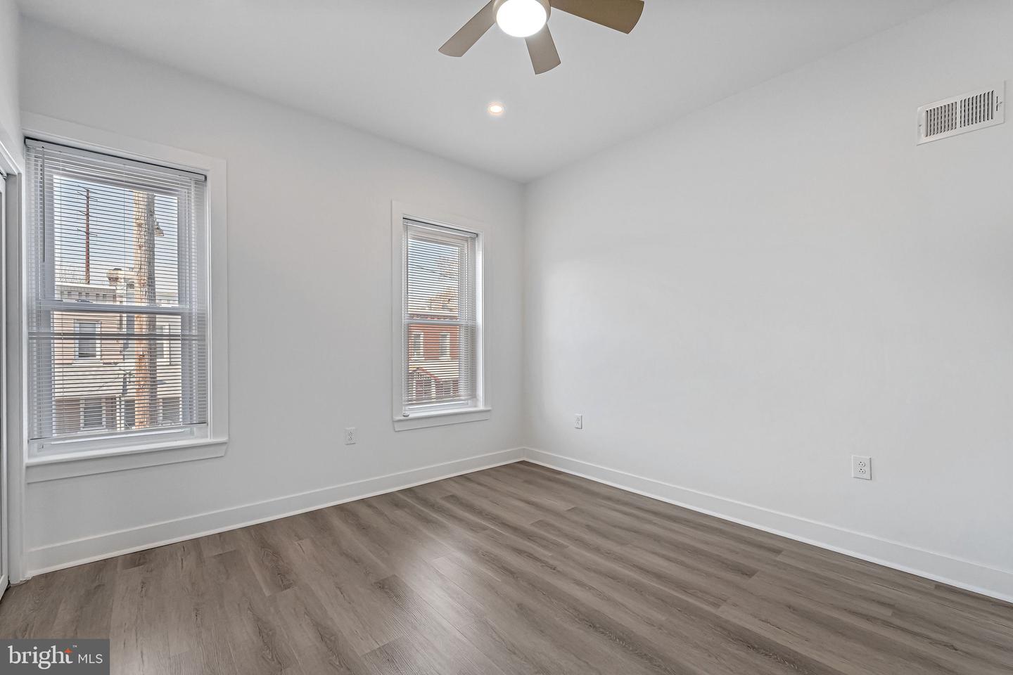 5540 W Oxford St Property Photo 25