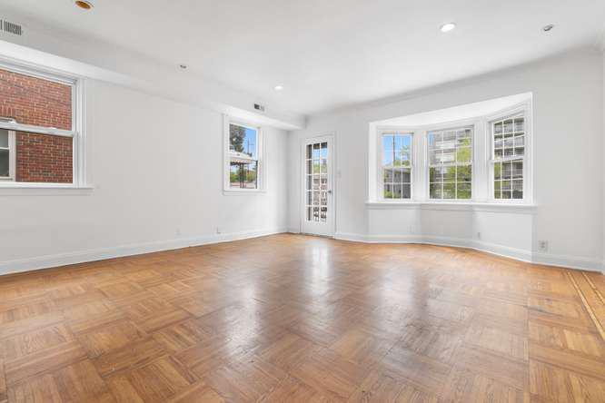 2210 Bryn Mawr Ave Property Photo 3