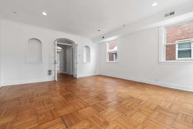 2210 Bryn Mawr Ave Property Photo 6