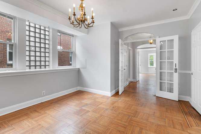 2210 Bryn Mawr Ave Property Photo 7