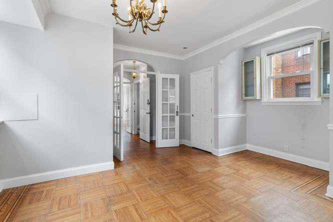 2210 Bryn Mawr Ave Property Photo 8