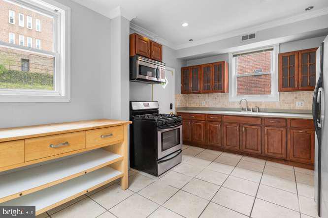 2210 Bryn Mawr Ave Property Photo 10