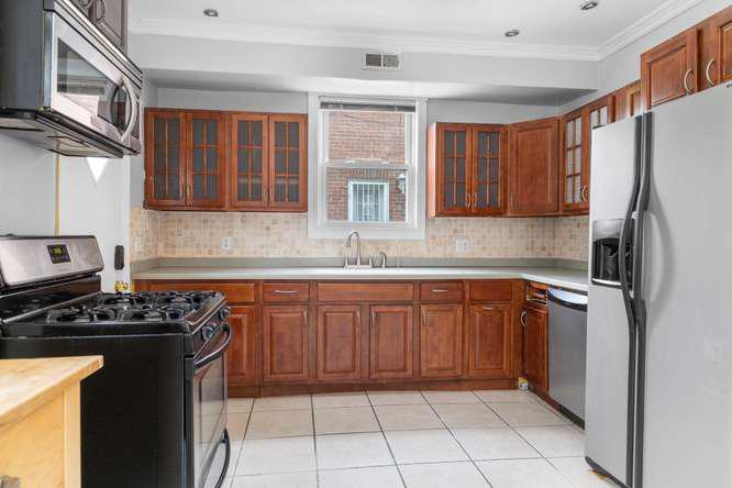 2210 Bryn Mawr Ave Property Photo 11