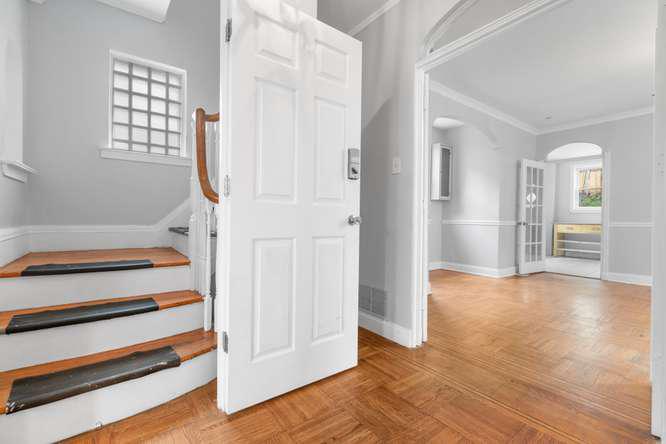 2210 Bryn Mawr Ave Property Photo 13
