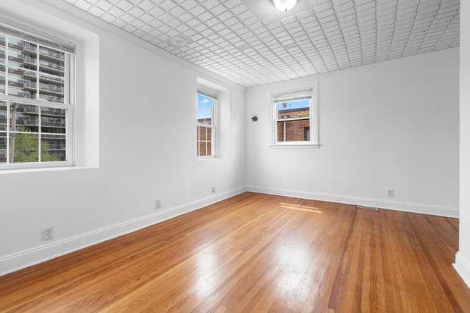 2210 Bryn Mawr Ave Property Photo 15
