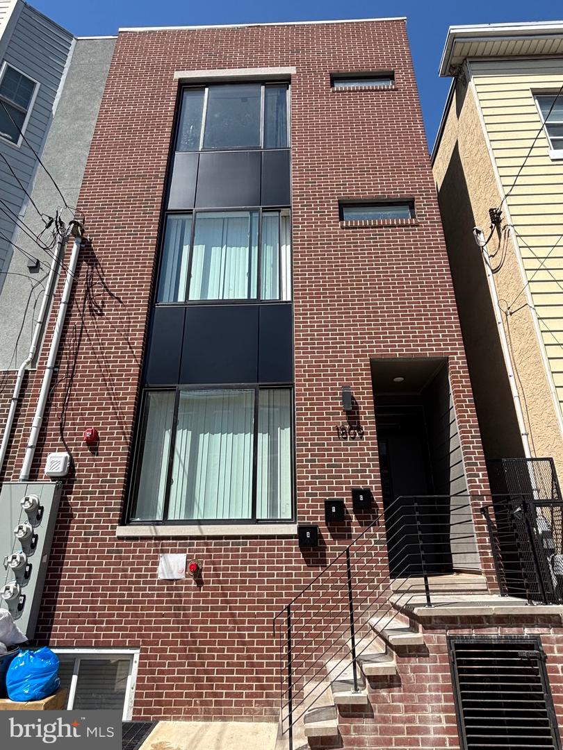 1809 Master St #3 Property Photo 2