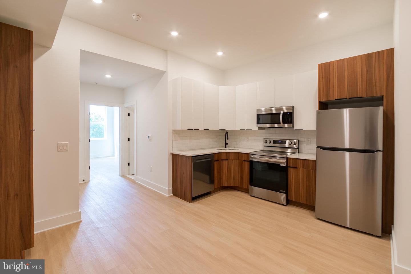 4408 Lancaster Ave #unit 301 Property Photo 4
