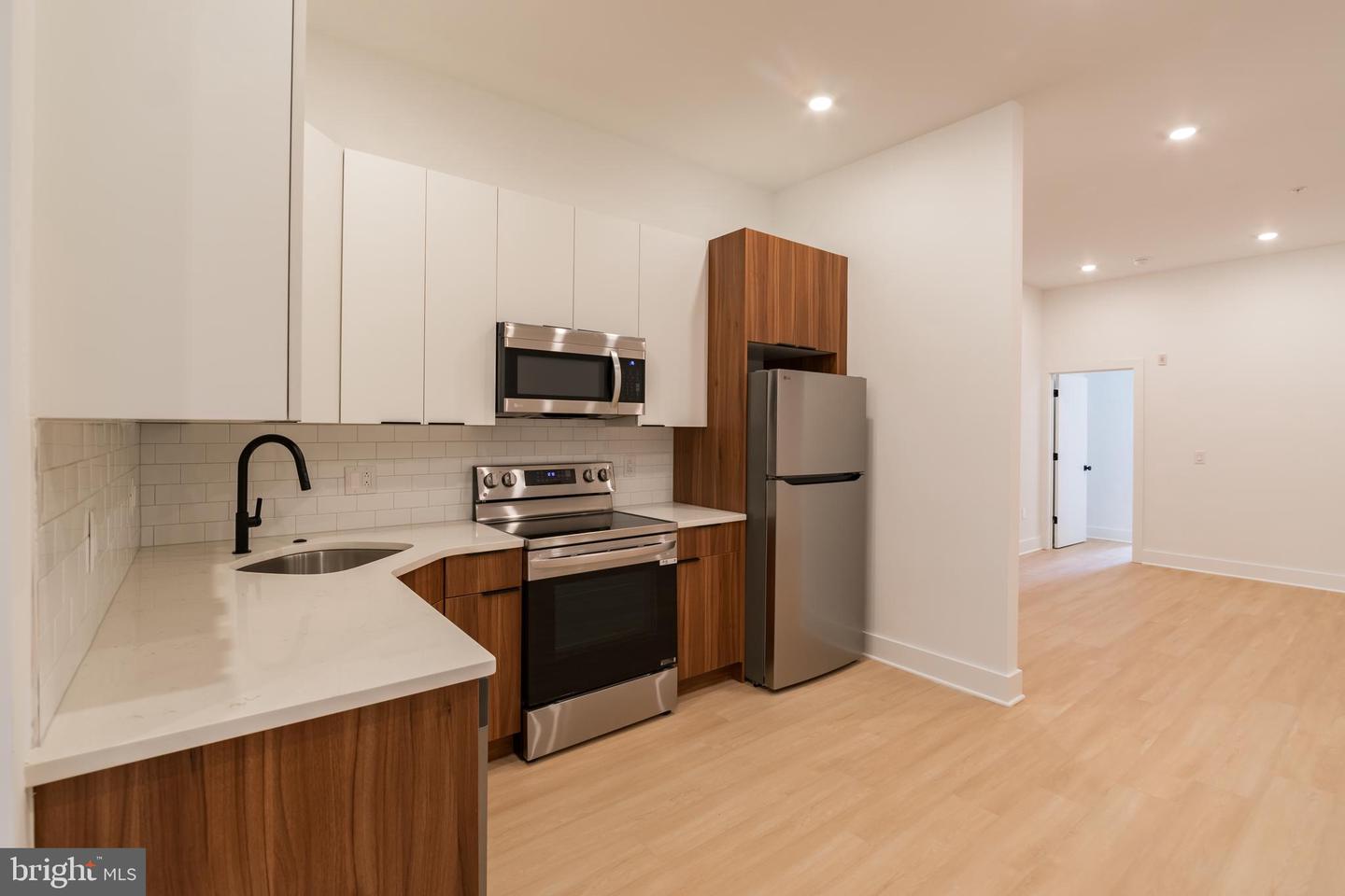 4408 Lancaster Ave #unit 301 Property Photo 6