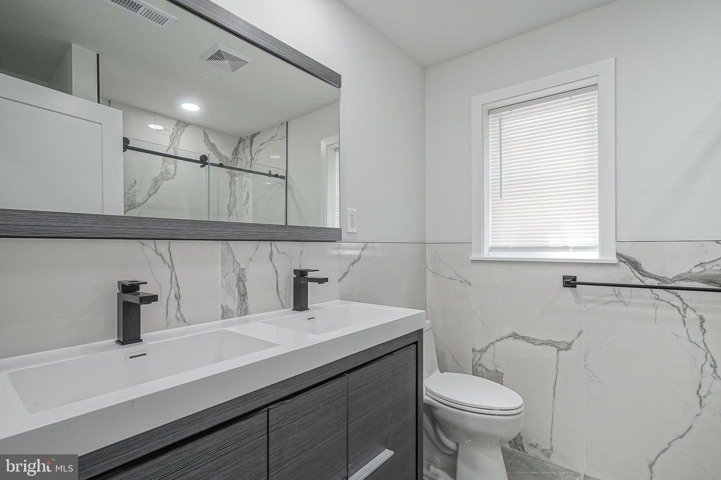 2642 S 15th St Property Photo 16