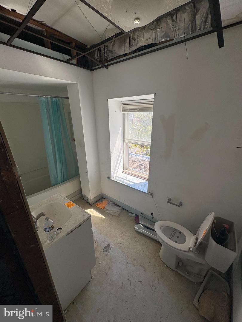 6200 Dickens Ave Property Photo 9
