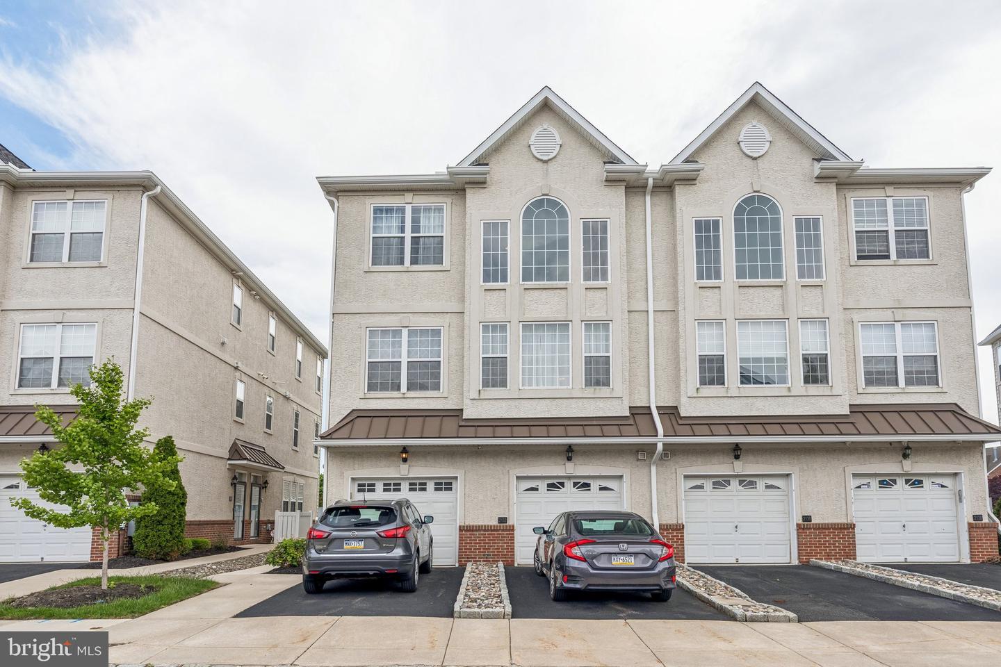 2134-00 Verona Dr Property Photo 2