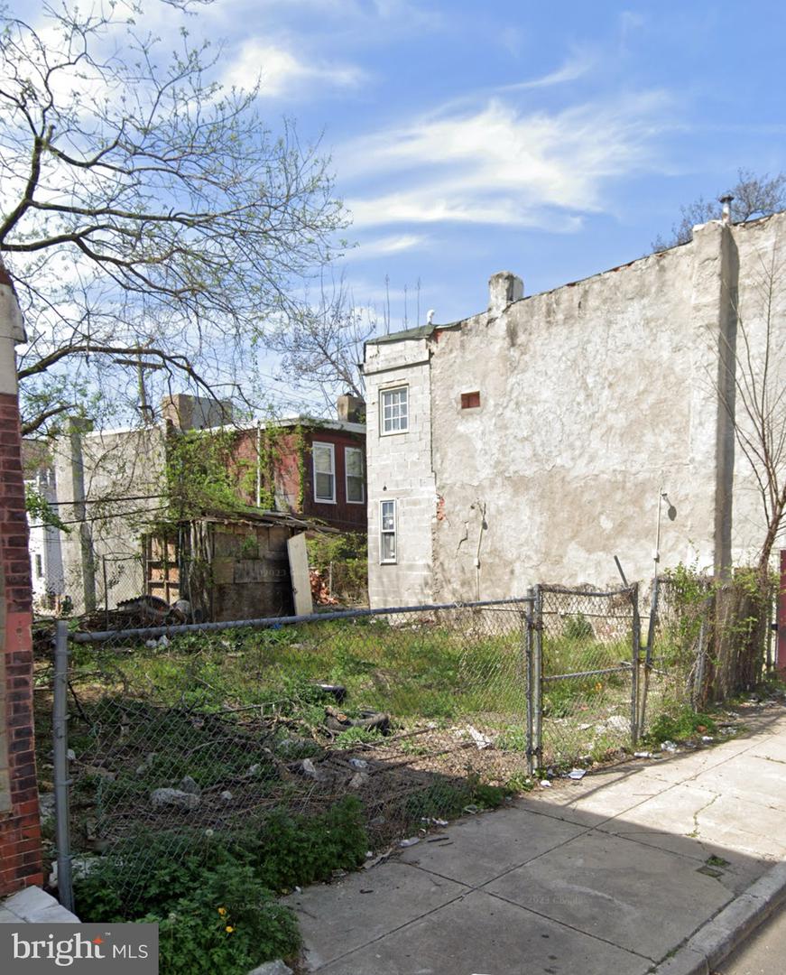 2414 N Clarion St Property Photo 1