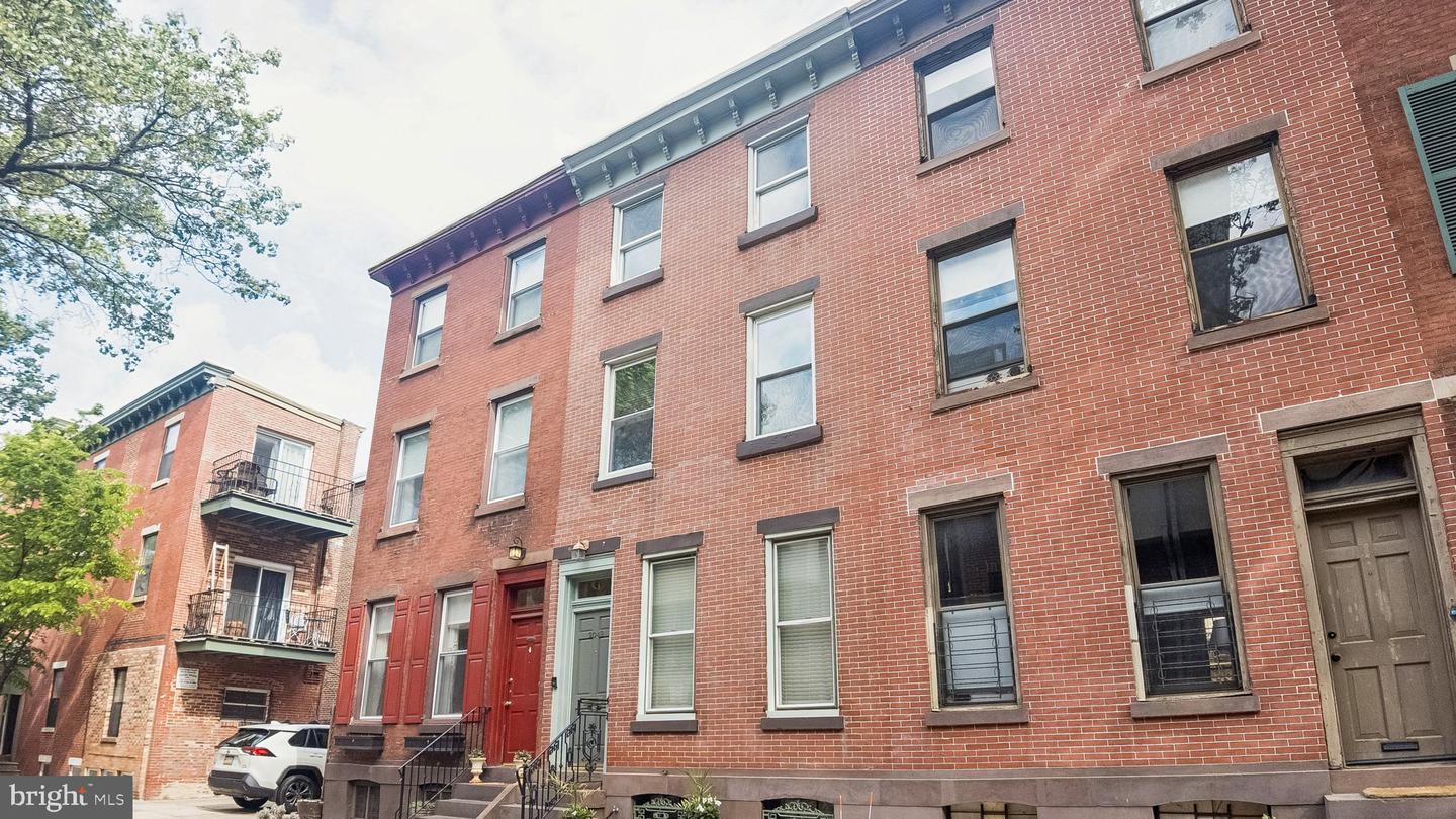 2049 Appletree St Property Photo 48