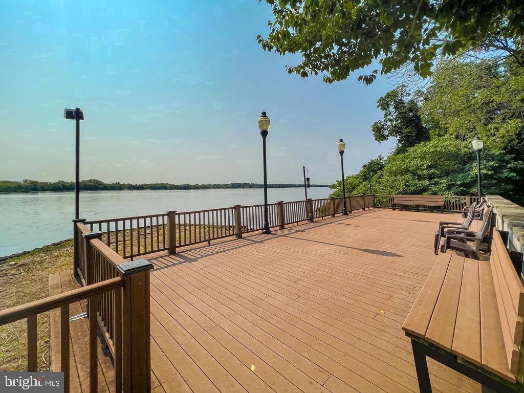 44303-00 Delaire Landing Rd #303 Property Photo 1