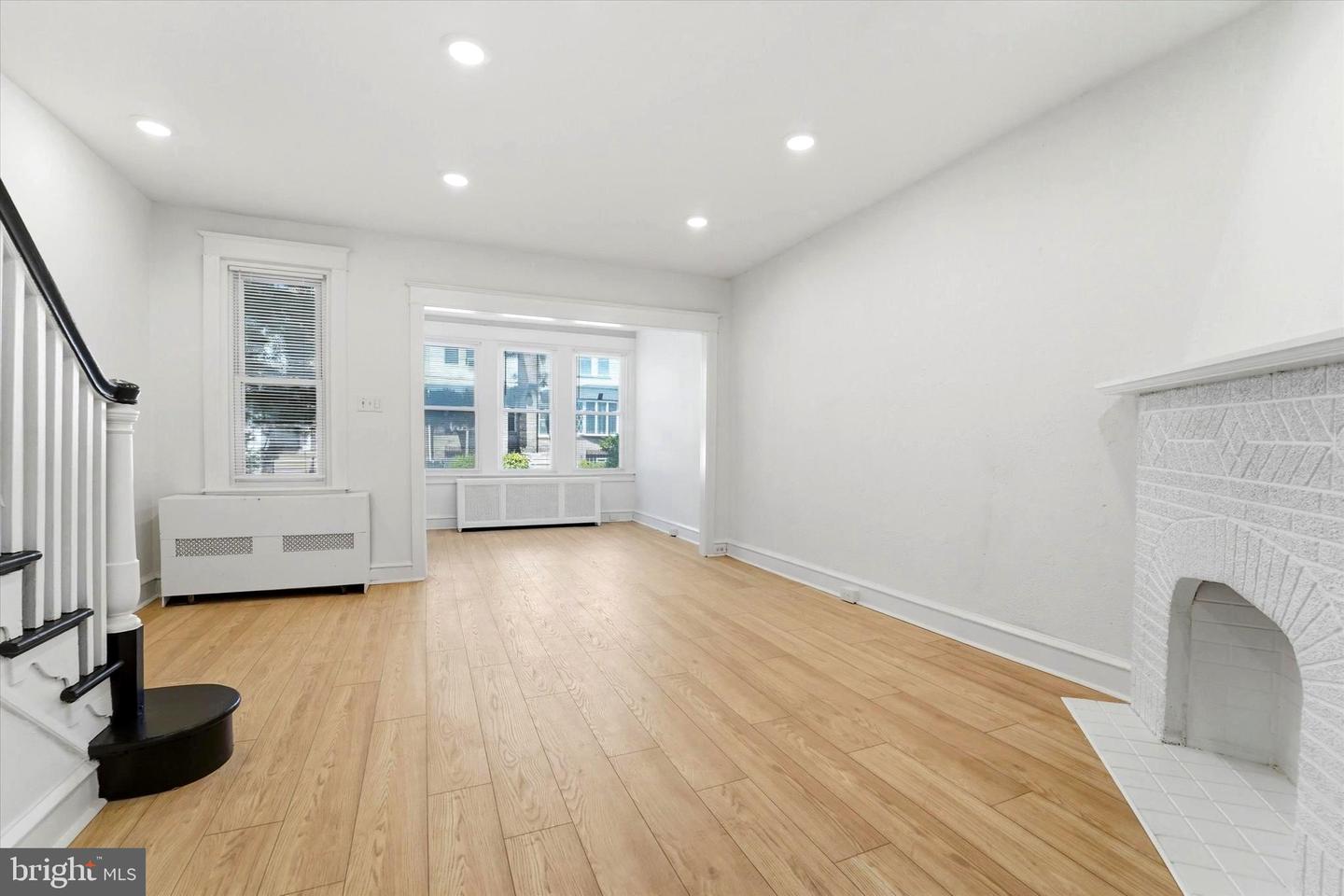 5212 Euclid St Property Photo 4