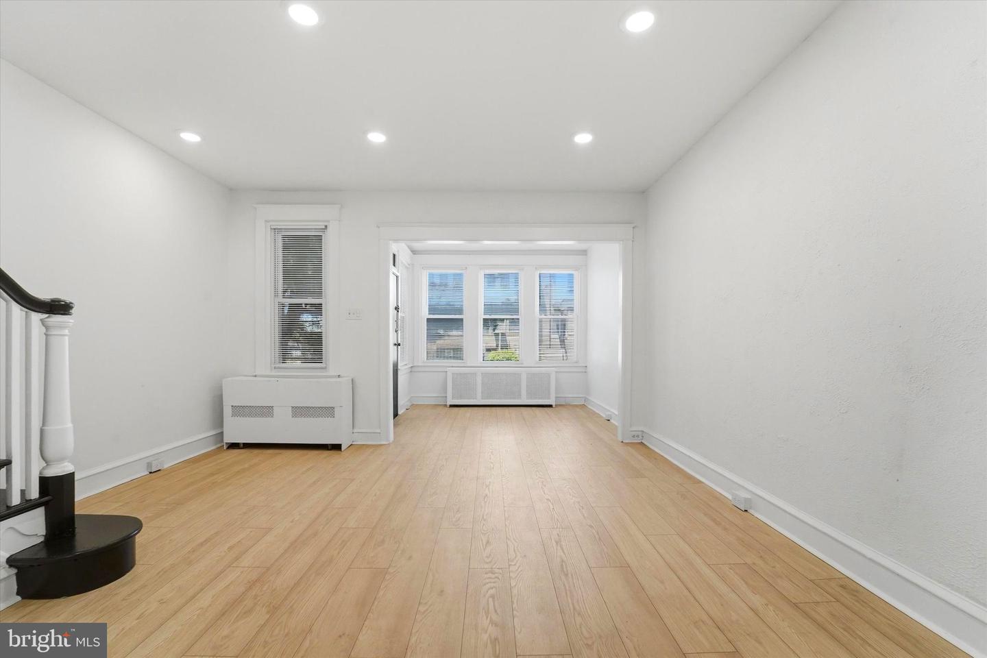 5212 Euclid St Property Photo 5