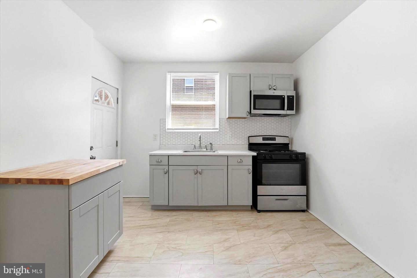 5212 Euclid St Property Photo 10