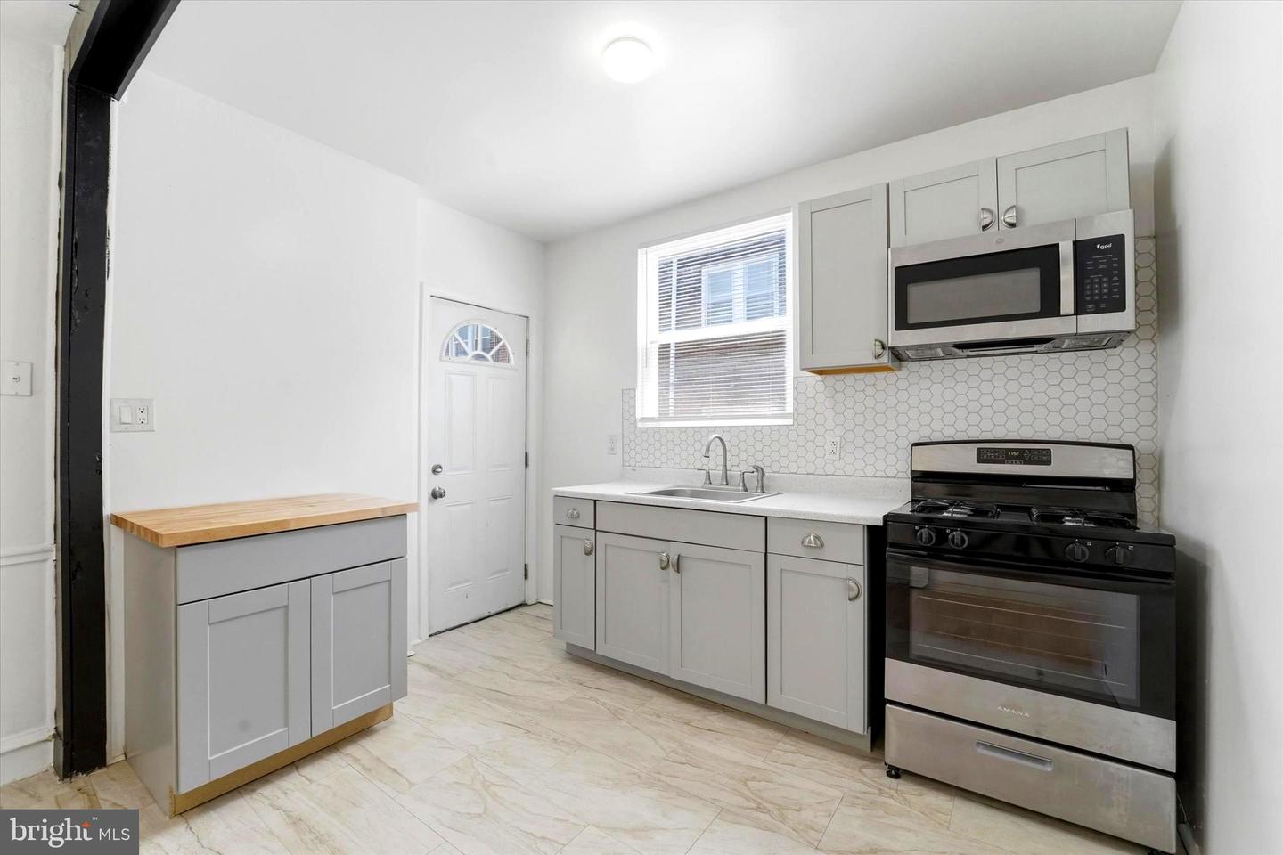 5212 Euclid St Property Photo 11