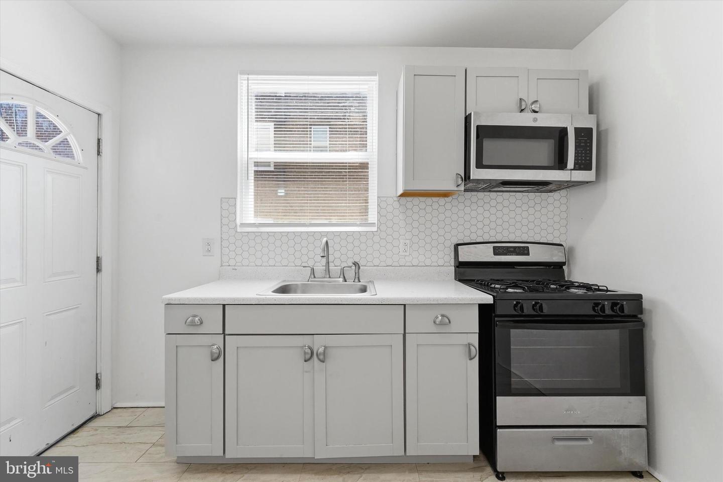 5212 Euclid St Property Photo 12