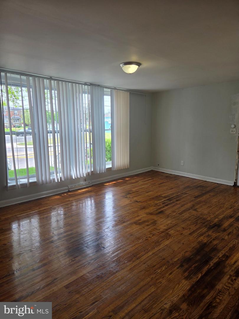 2037 Napfle Ave Property Photo 3