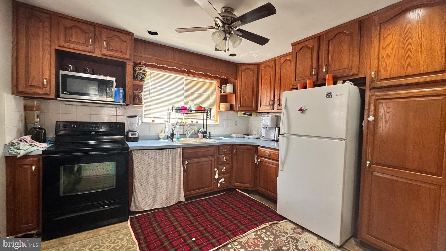 3348 Englewood St Property Photo 6