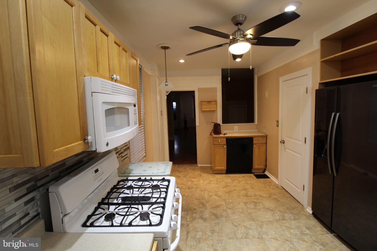 6048 Irving St Property Photo 8