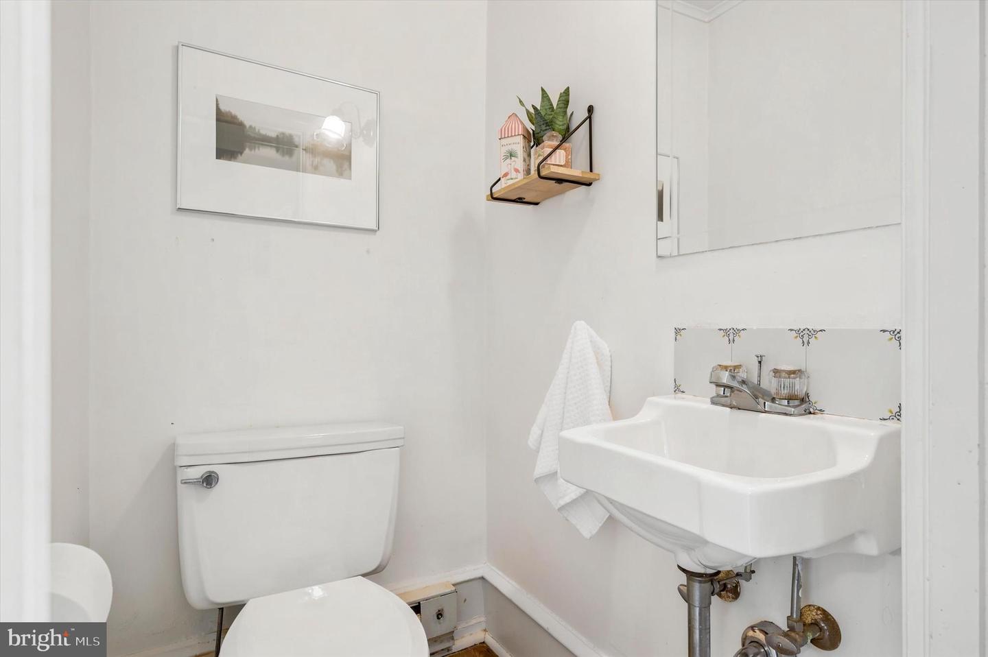 303 E Gravers Ln Property Photo 11
