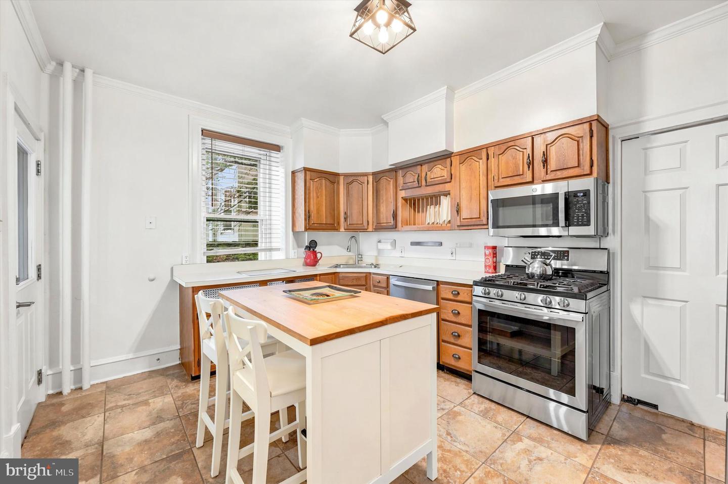 303 E Gravers Ln Property Photo 14