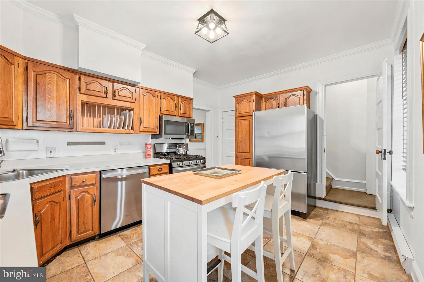 303 E Gravers Ln Property Photo 16