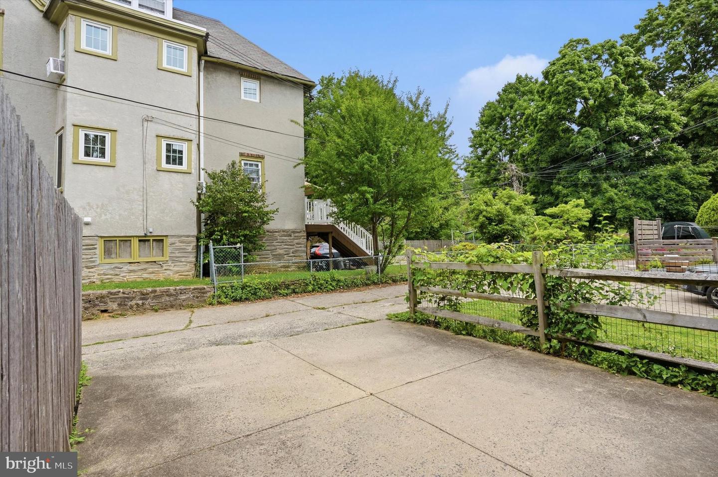 303 E Gravers Ln Property Photo 34