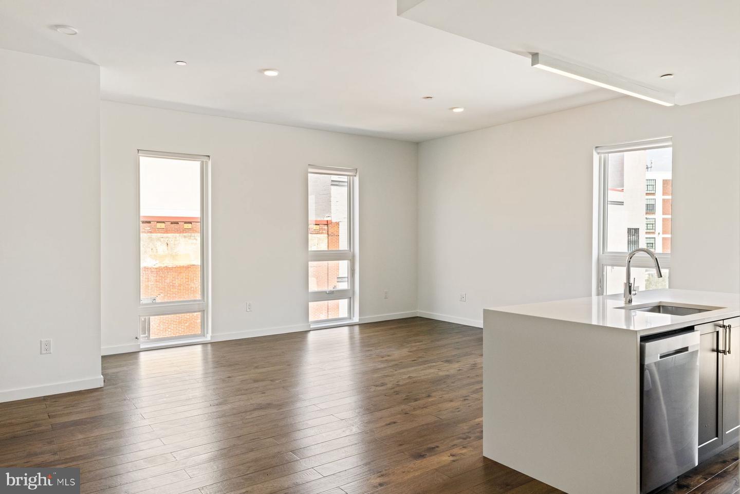 1501 N 31th St #ph4 Property Photo 3