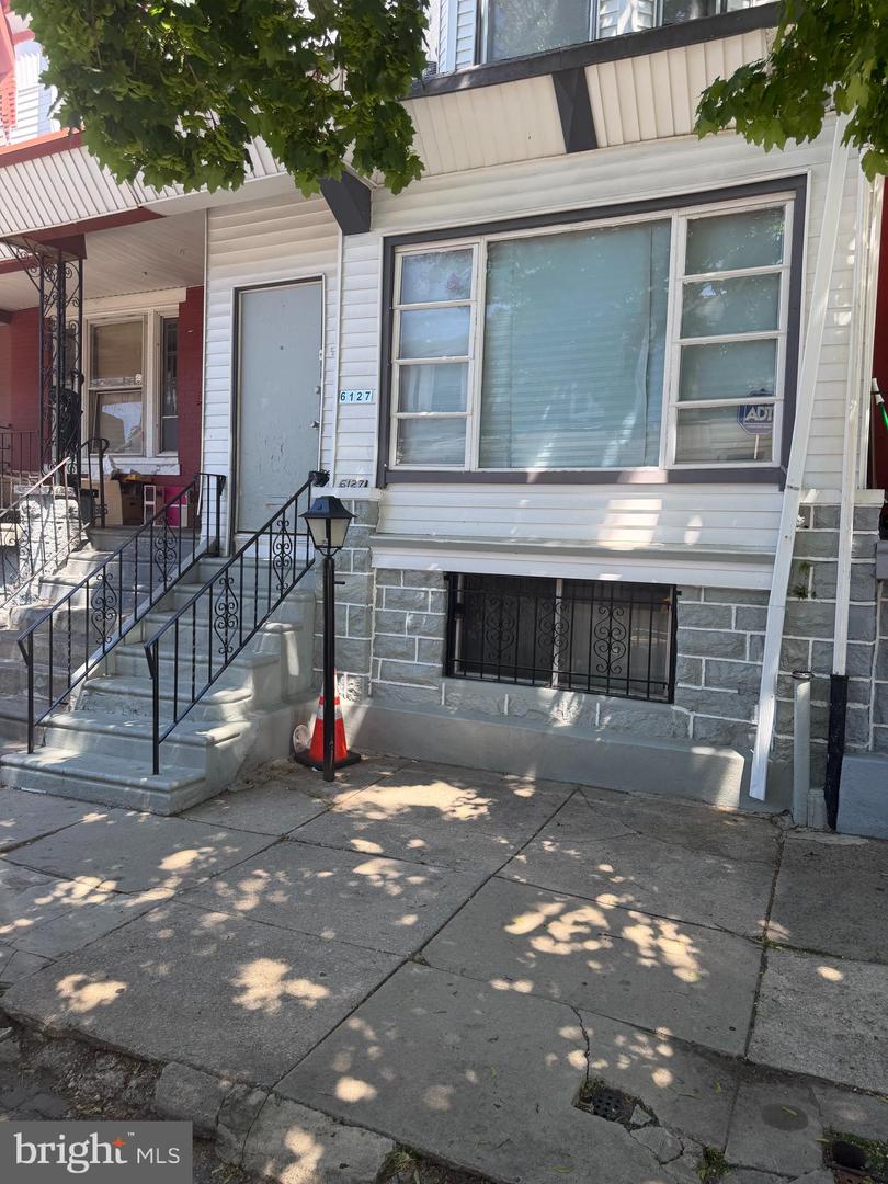 6127 Irving St Property Photo 1