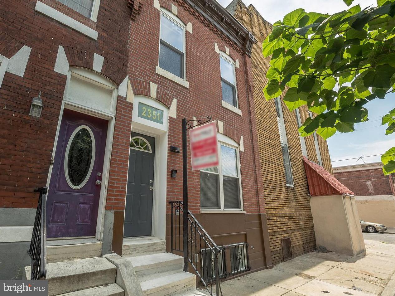 2351 S MARSHALL ST Property Photo 1