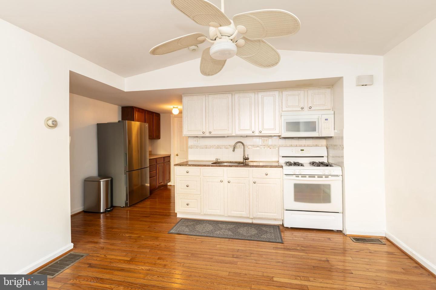 910 Mountain St Property Photo 4