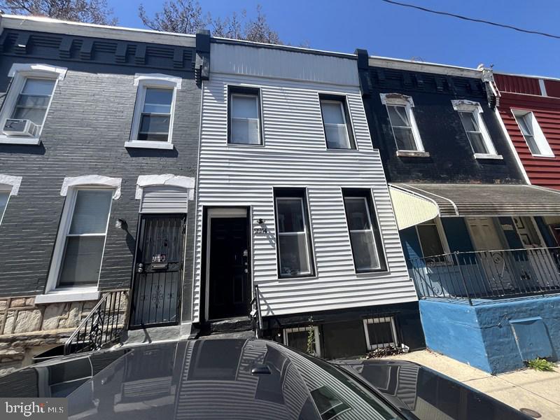 2214 N Cleveland St Property Photo 2