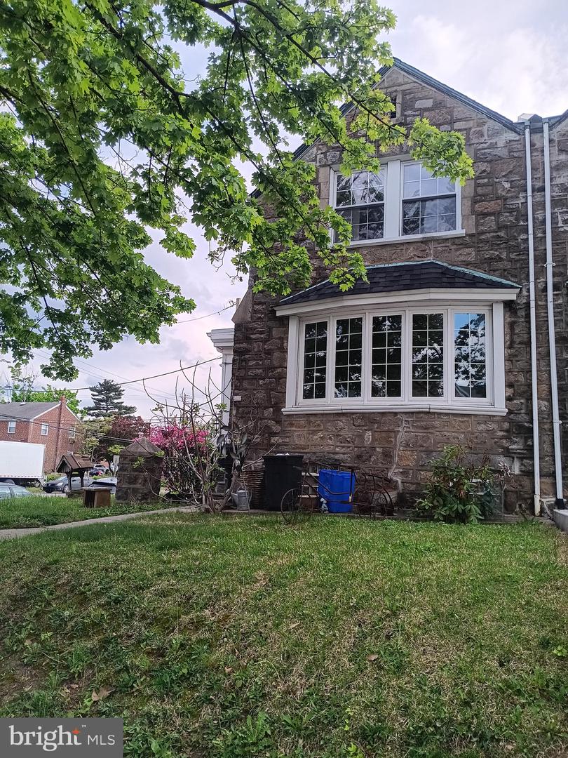 838 Glenview St Property Photo 4