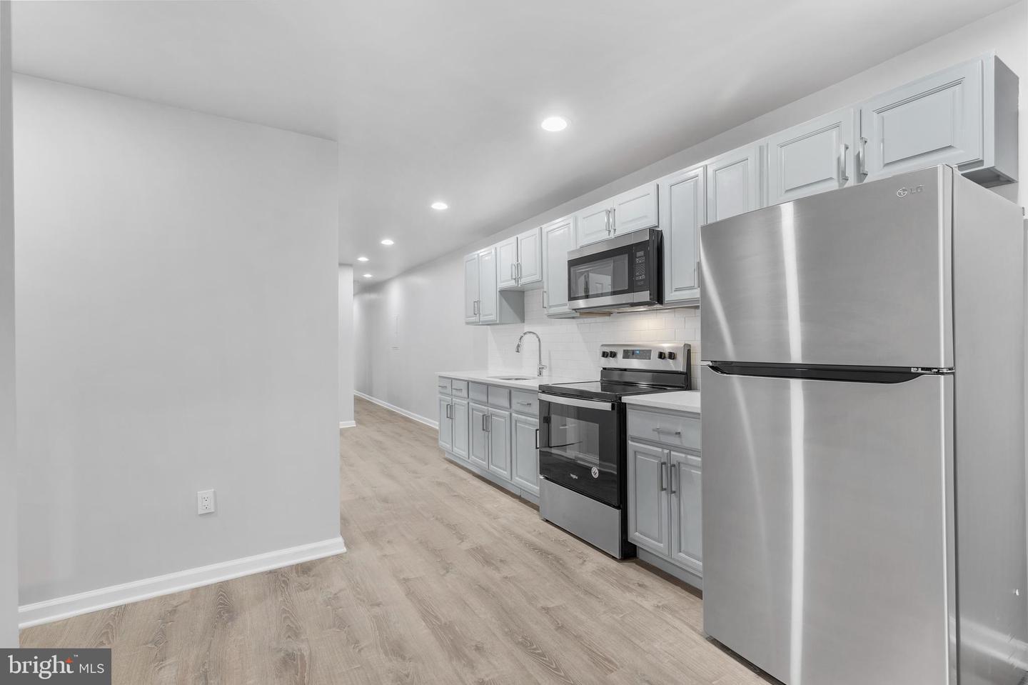 69 E Slocum St Property Photo 4