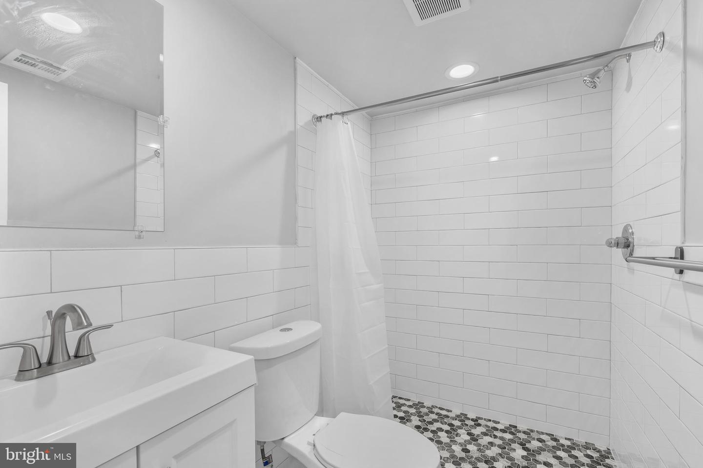 69 E Slocum St Property Photo 5