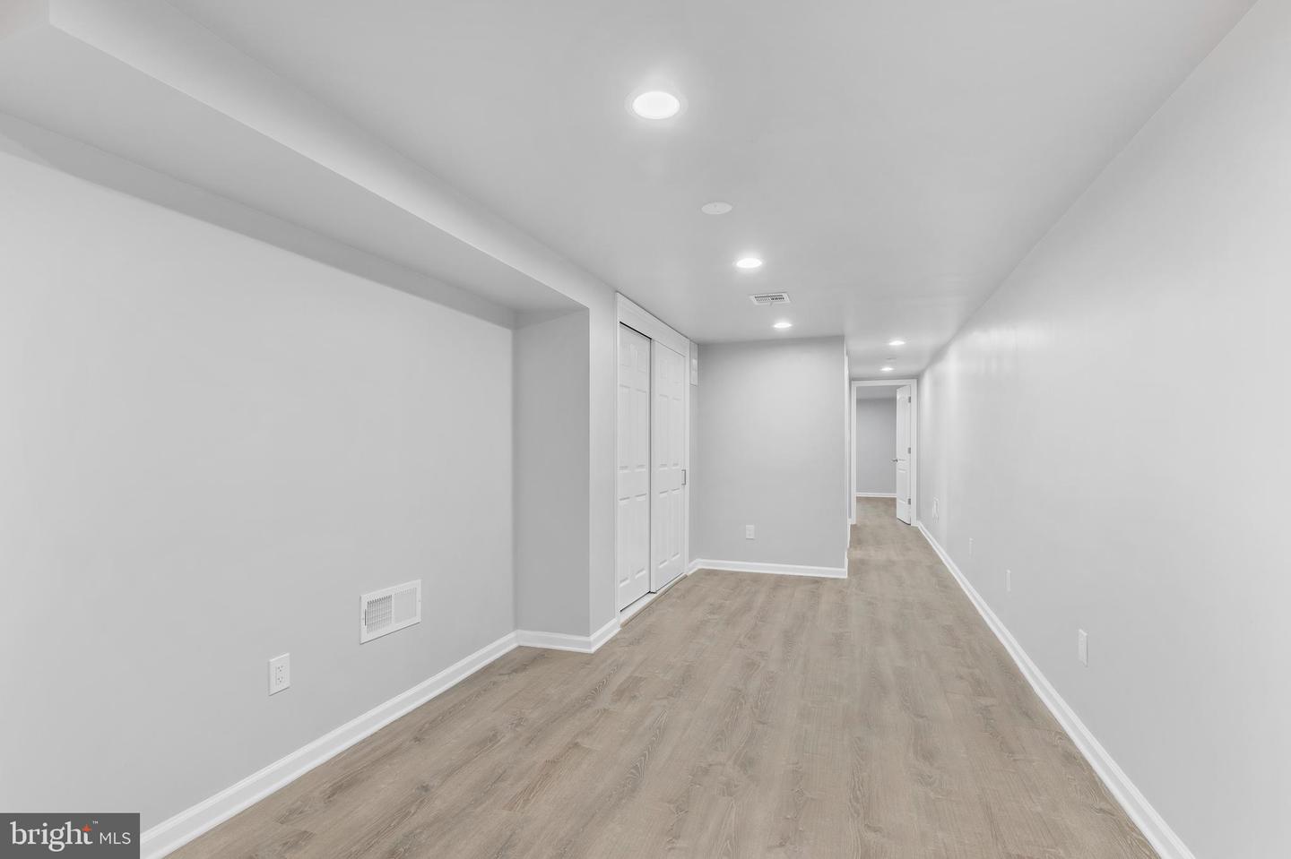 69 E Slocum St Property Photo 6