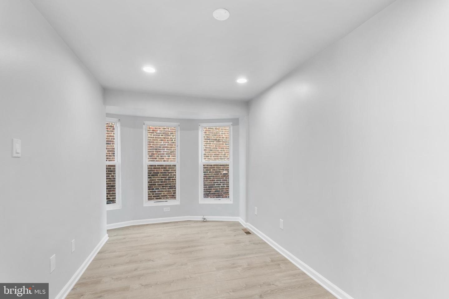 69 E Slocum St Property Photo 8