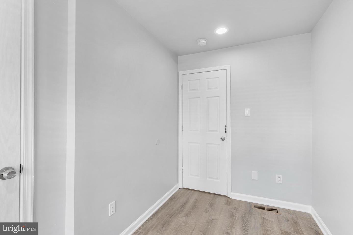 69 E Slocum St Property Photo 10