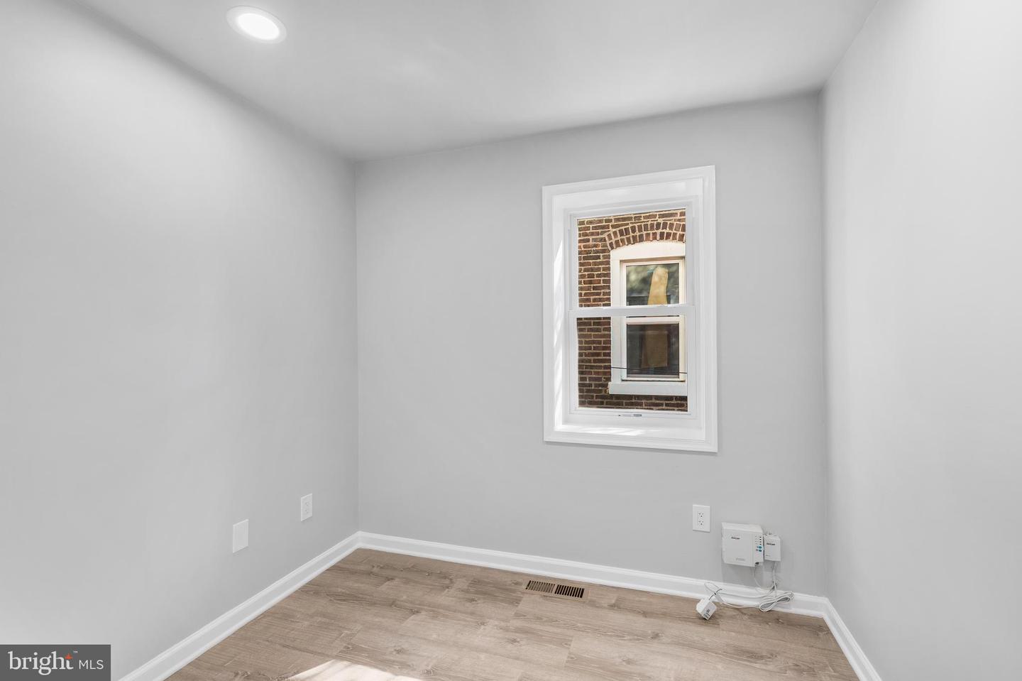 69 E Slocum St Property Photo 14