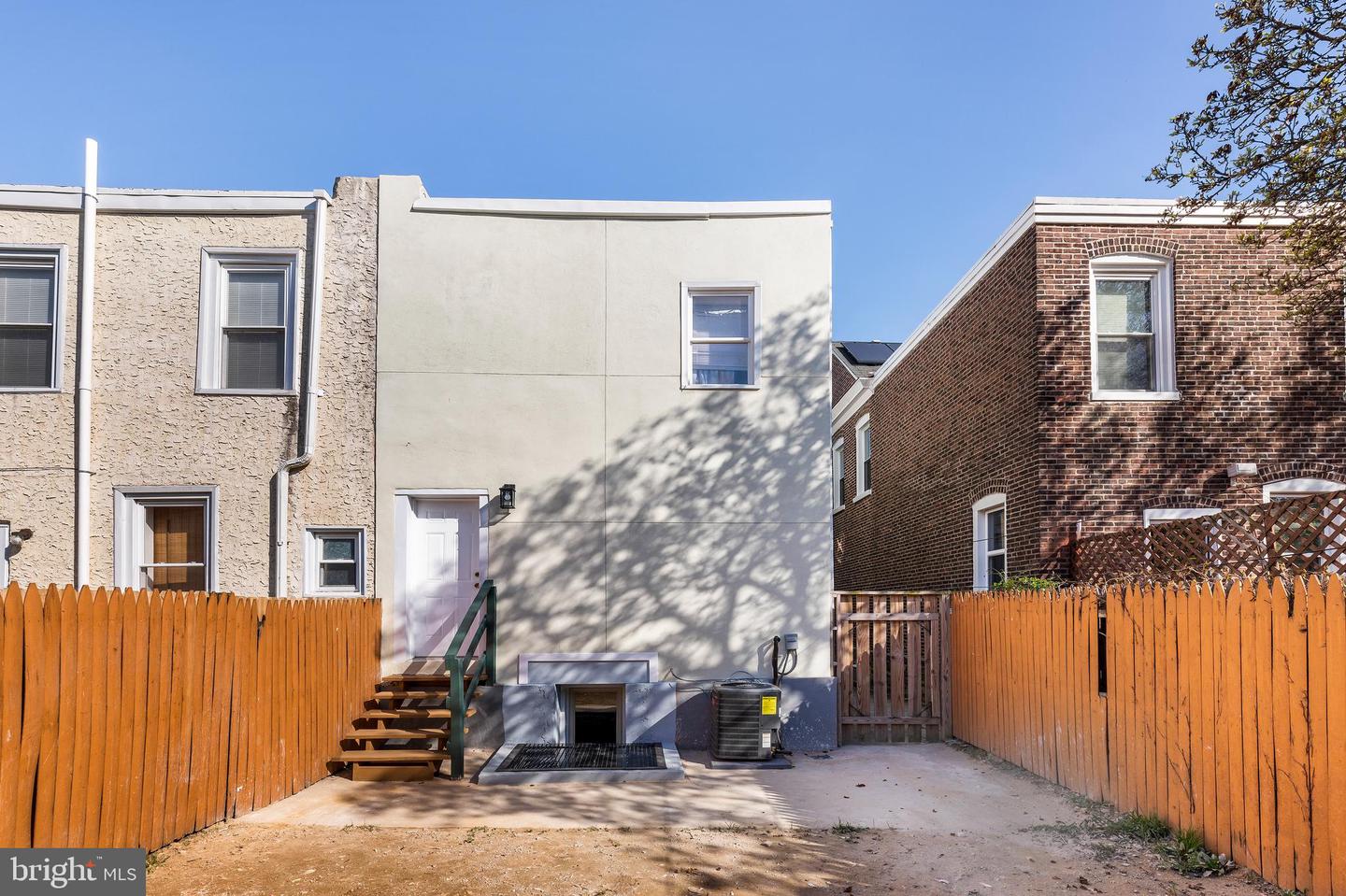69 E Slocum St Property Photo 20